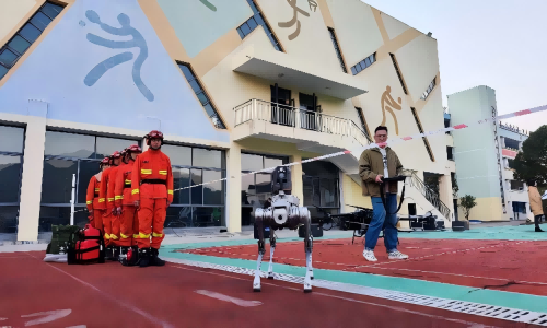 应急管理局成功举办无人机与机器人火灾模拟演练