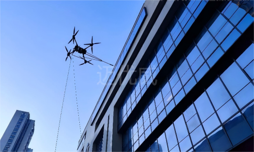 无人机楼宇清洗元年：迈优威FC30X清洗无人机引领革新楼宇清洁方式