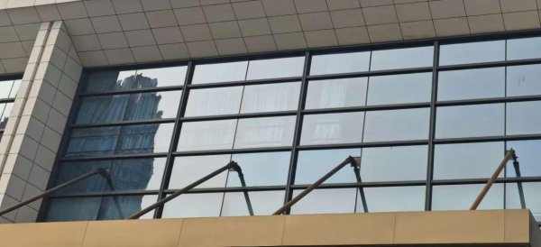 迈优威高空清洗无人机，成都标准化作业践行绿色清洁