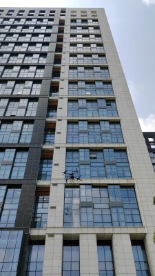 无人机“智”理高楼！迈优威双系留高空清洗无人机有效清洁佛山汇源通大厦