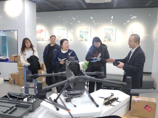 苏州姑苏区人社局领导莅临迈优威科技调研指导  FC100系留无人机系统亮相引关注