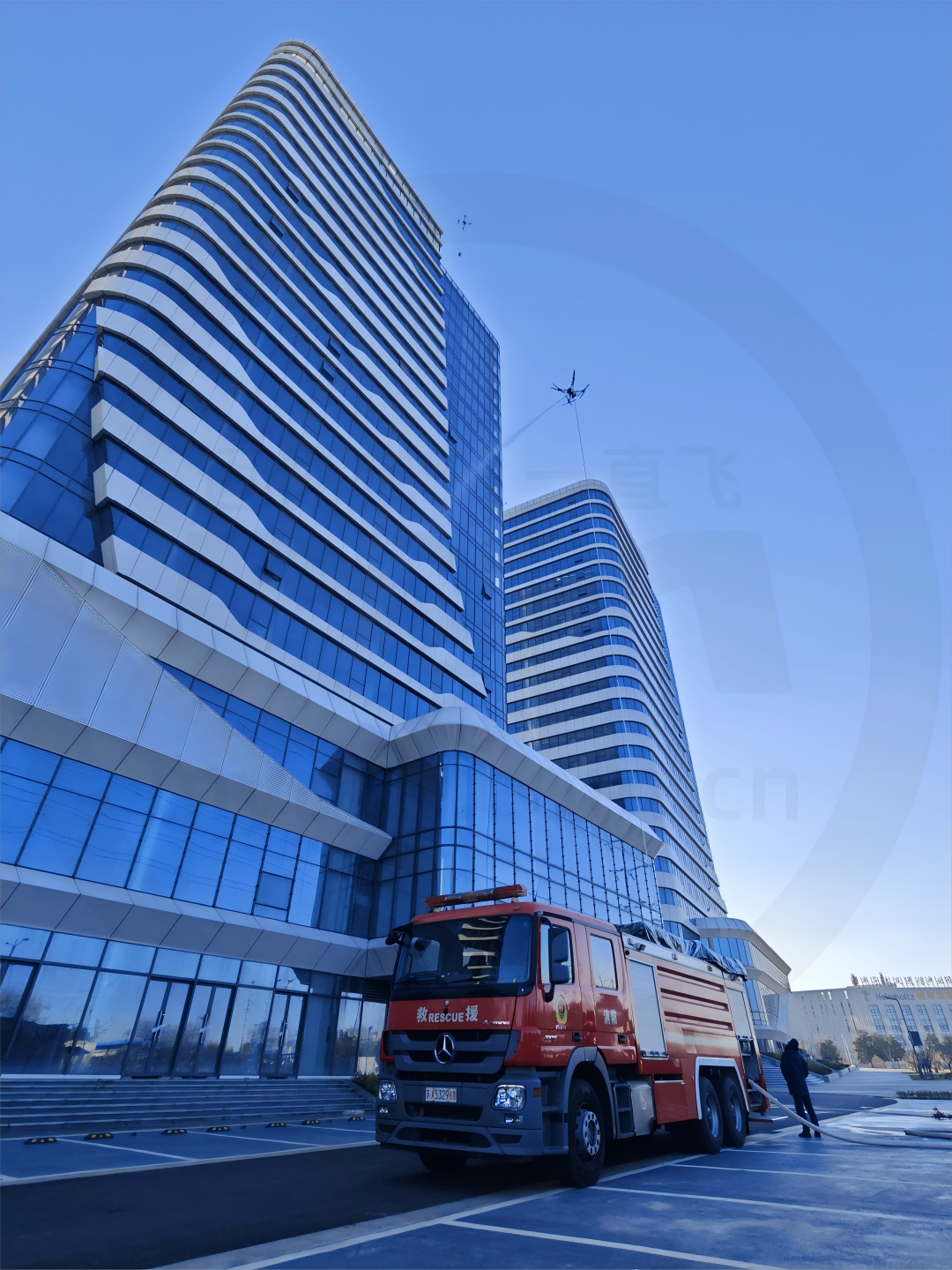 迈优威FC100X高空系留消防无人机高空消防续航能力实现新突破